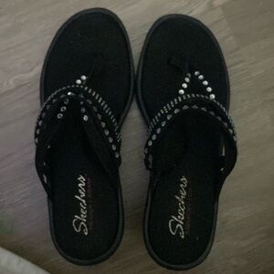 Black bedazzled, sketchers wedges in women’s size 6
